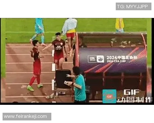 足球明星做出鄙视手势引发热议网友热议其背后深意与影响